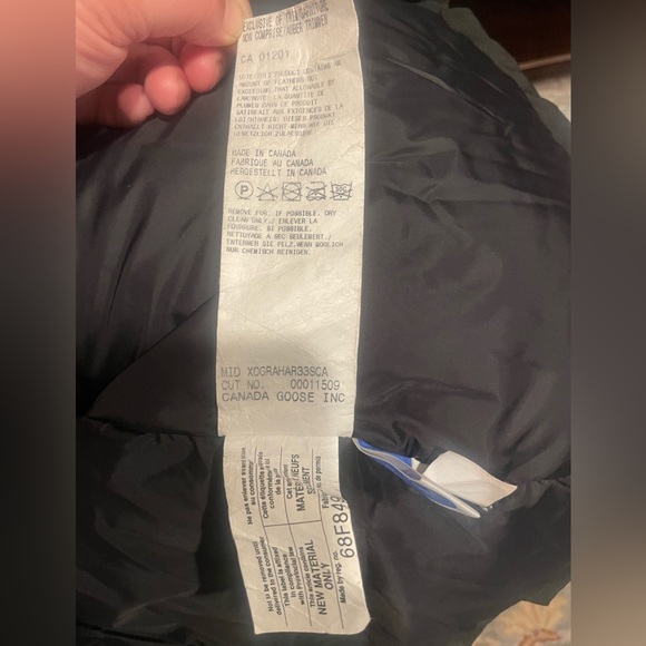 EUC Authentic Women’s Medium black Canada Goose jacket Montebello - Picture 9 of 10